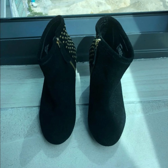 🚫SOLD🚫 Steve Madden gold studded booties - Picture 3 of 5